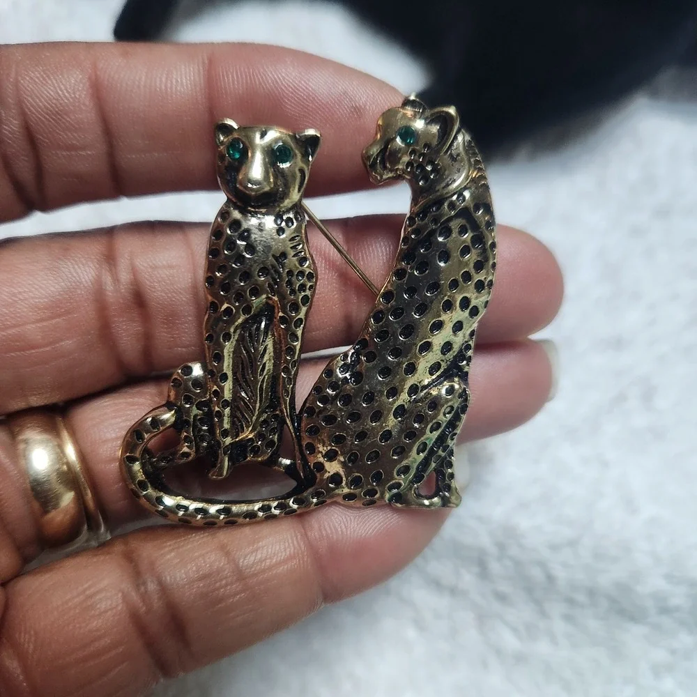 AJ.LANG Vintage Gold Tone Cheetah Brooch Green‎ Rhinestone Eye Big Cat Pin